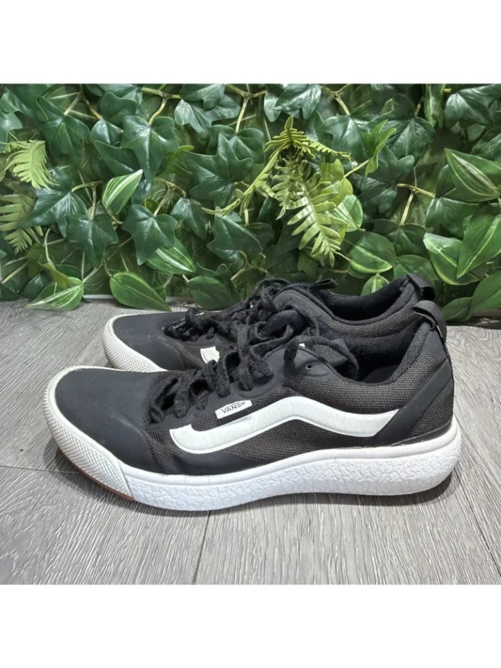 Vans Ultrarange Exo Black White Skate Casual Shoes Sneakers Women Size 8